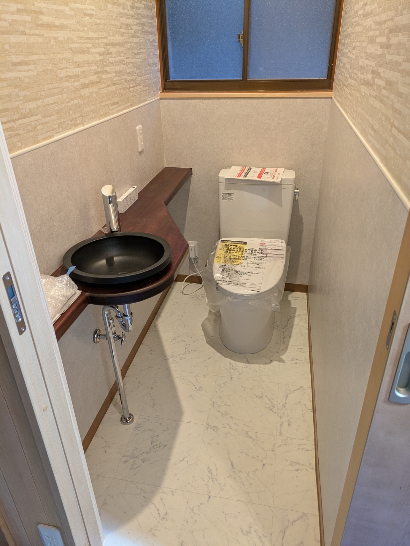 造作手洗いを備えたトイレリフォーム 三浦市K邸