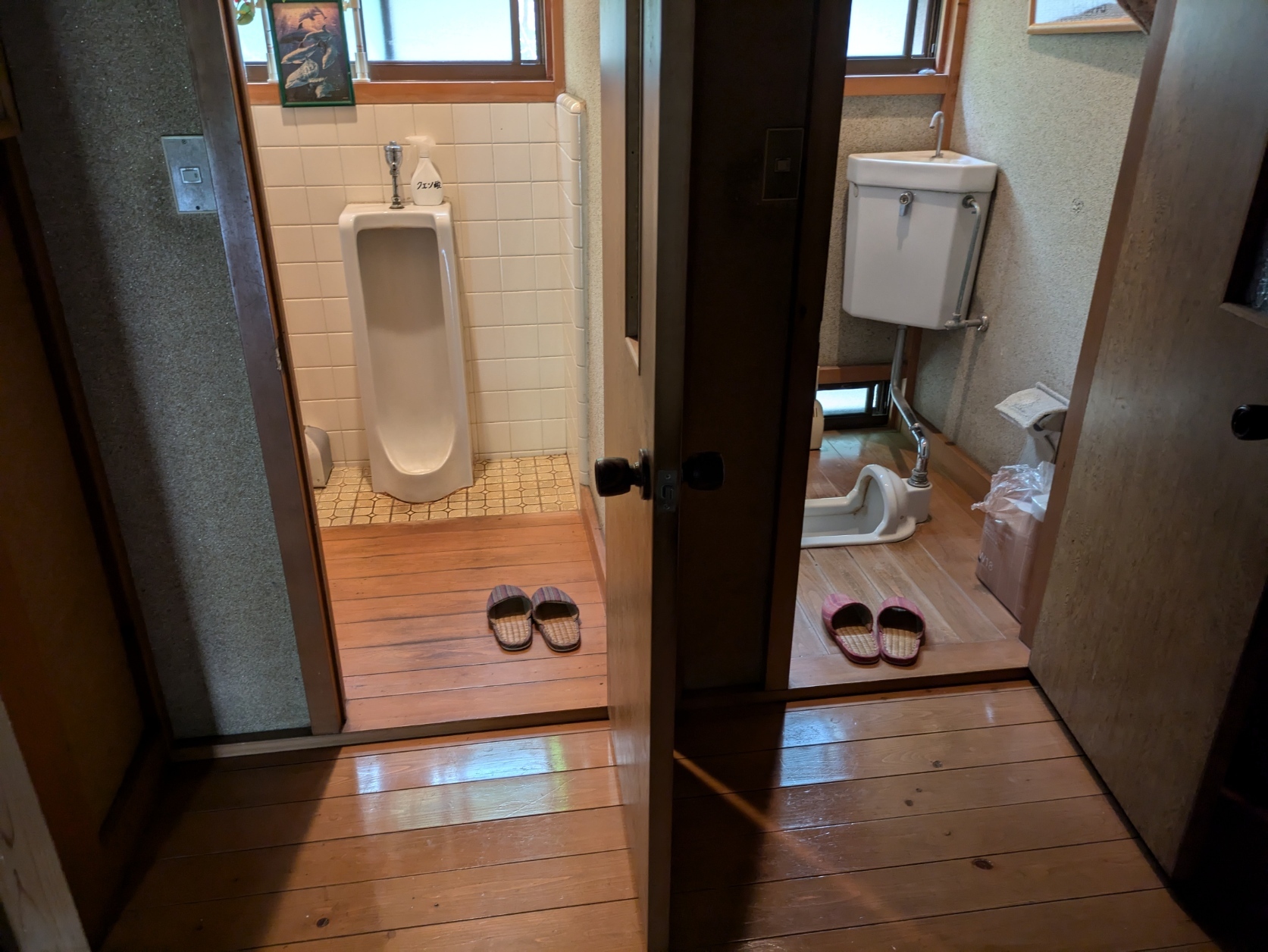 造作手洗いを備えたトイレリフォーム 三浦市K邸 施工写真1