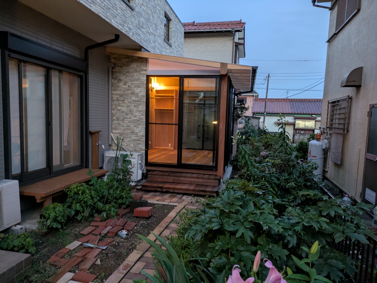 木と光を楽しむサンルーム 三浦市W邸