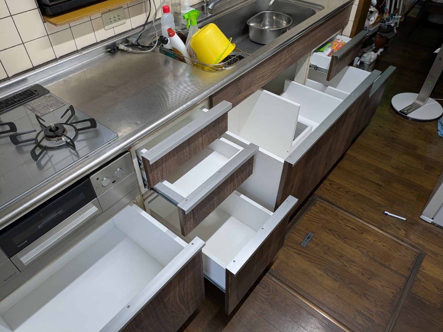 開き戸から引き出しに 施工写真2
